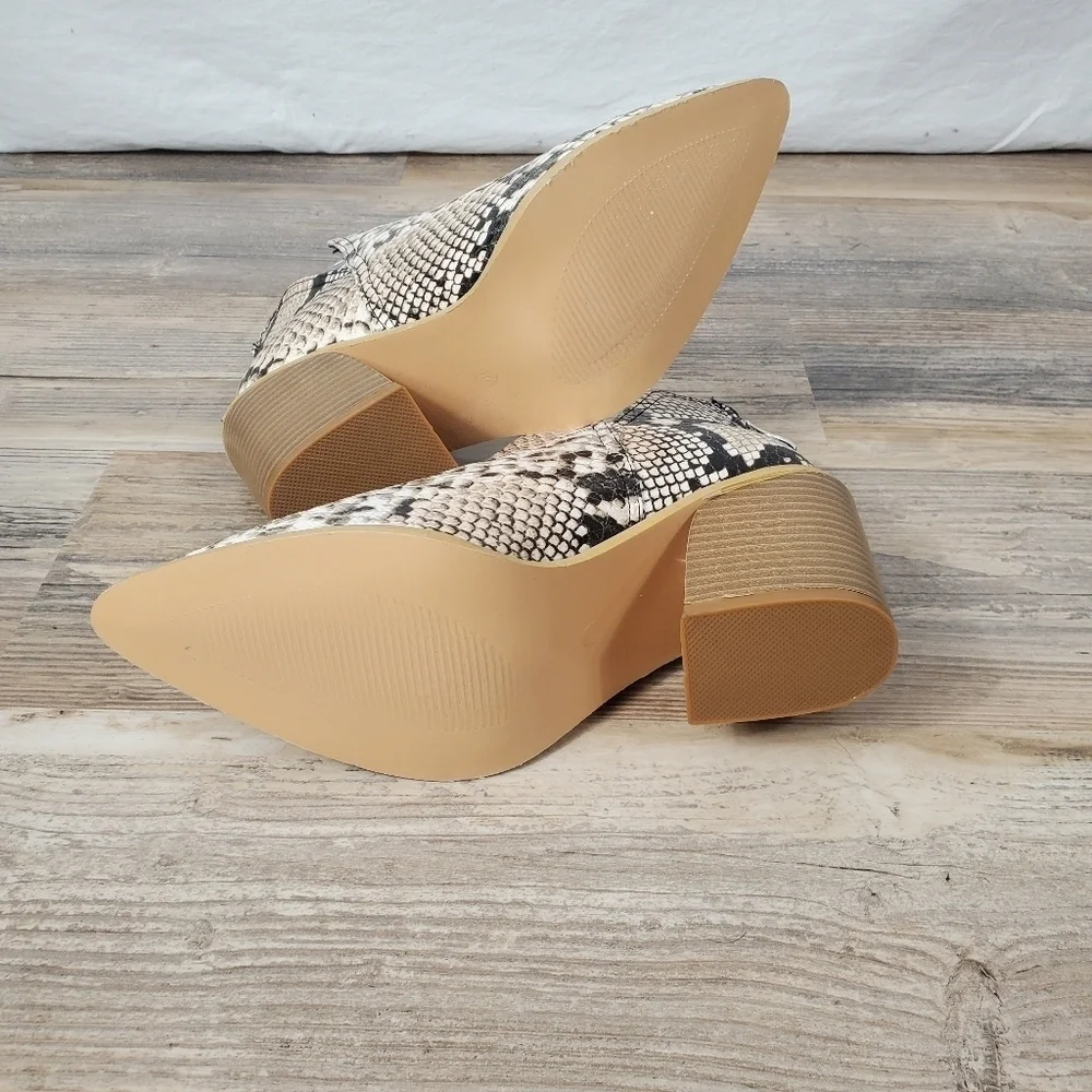 Coastal Cowgirl Snake print ankle bootie Block Heel size 9.5 (40) new!